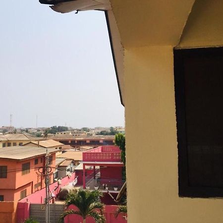 Room In Bb - Double Room With Balcony In The Heart Of Accra Exterior photo