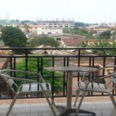 Room In Bb - Double Room With Balcony In The Heart Of Accra Exterior photo