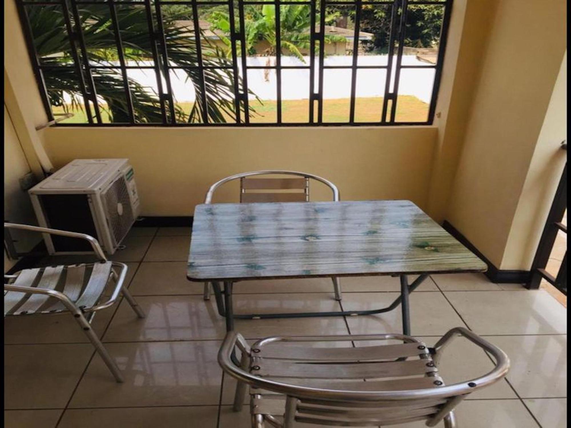 Room In Bb - Double Room With Balcony In The Heart Of Accra Exterior photo